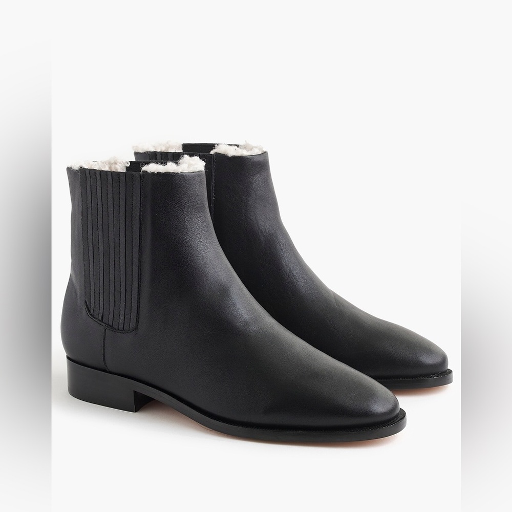 Sherpa-lined Chelsea boots in Black Leather